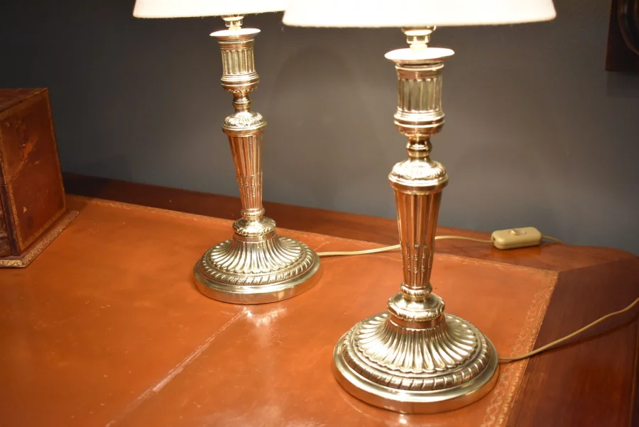 Paire de lampes de style Louis XVI