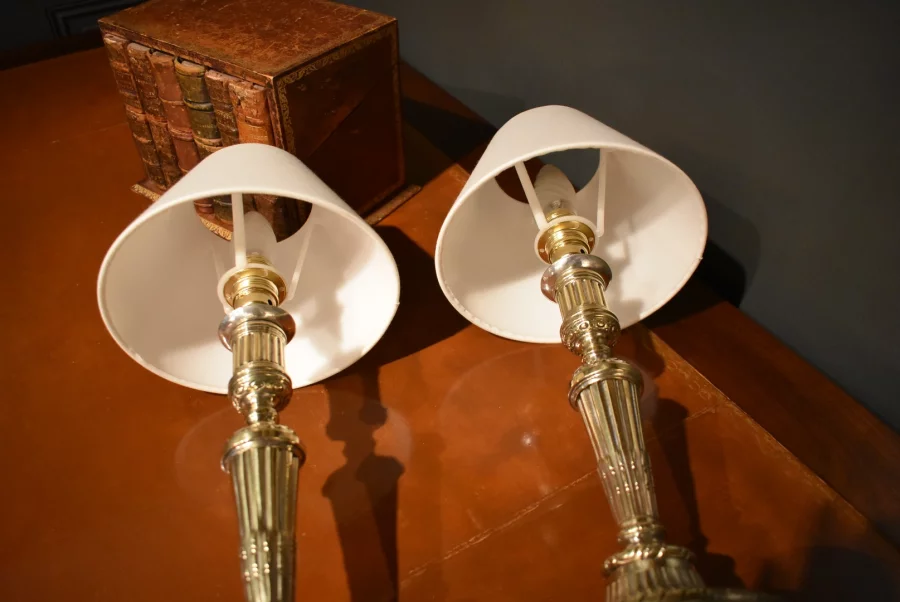 Paire de lampes de style Louis XVI