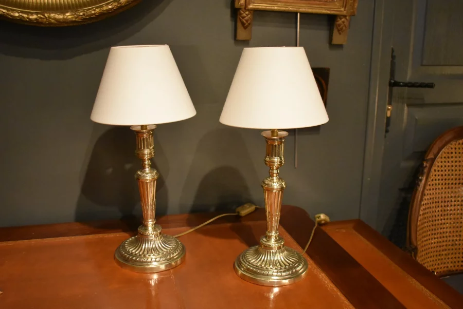 Paire de lampes de style Louis XVI