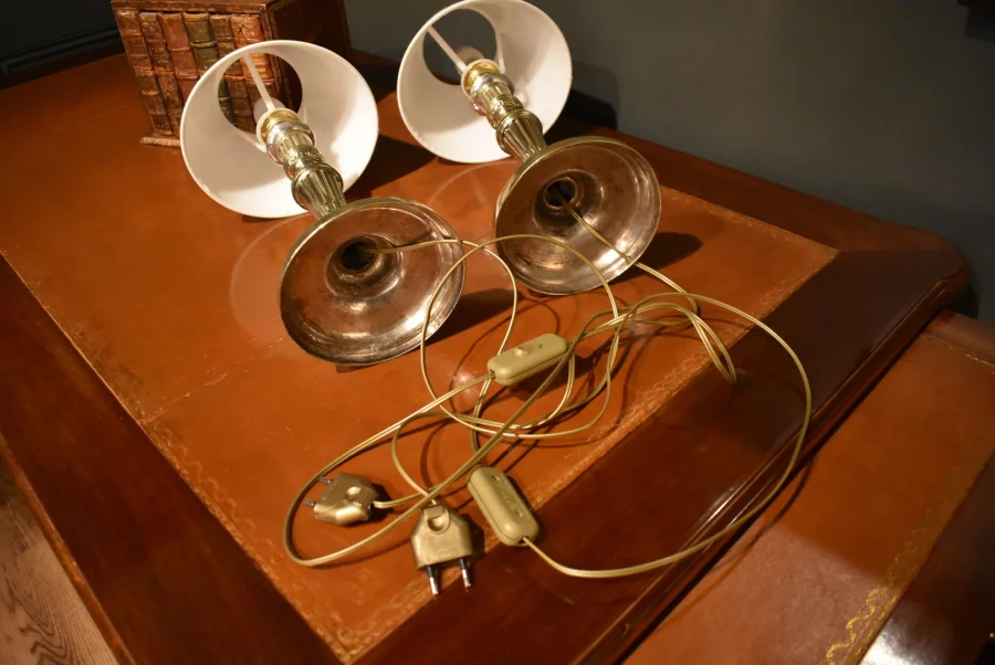 Paire de lampes de style Louis XVI