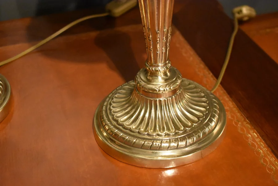 Paire de lampes de style Louis XVI