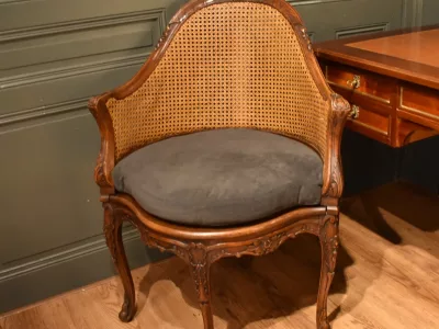 Fauteuil de bureau canné de style Louis XV