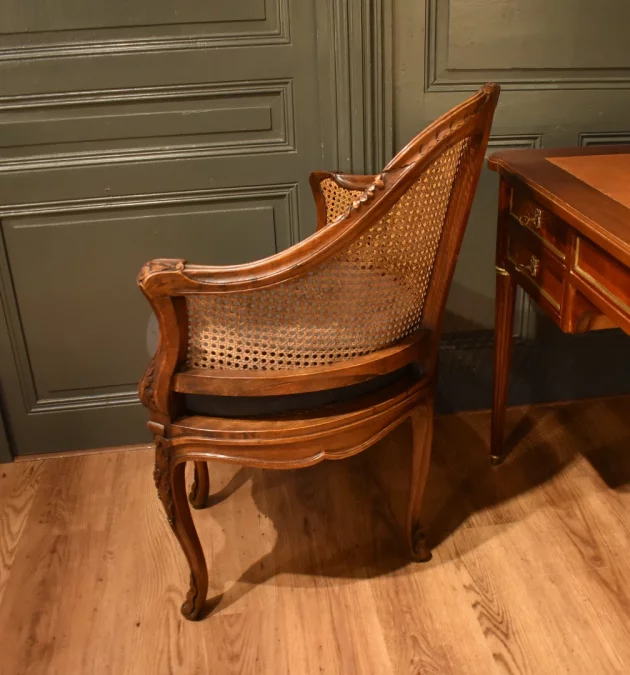 Fauteuil de bureau canné de style Louis XV
