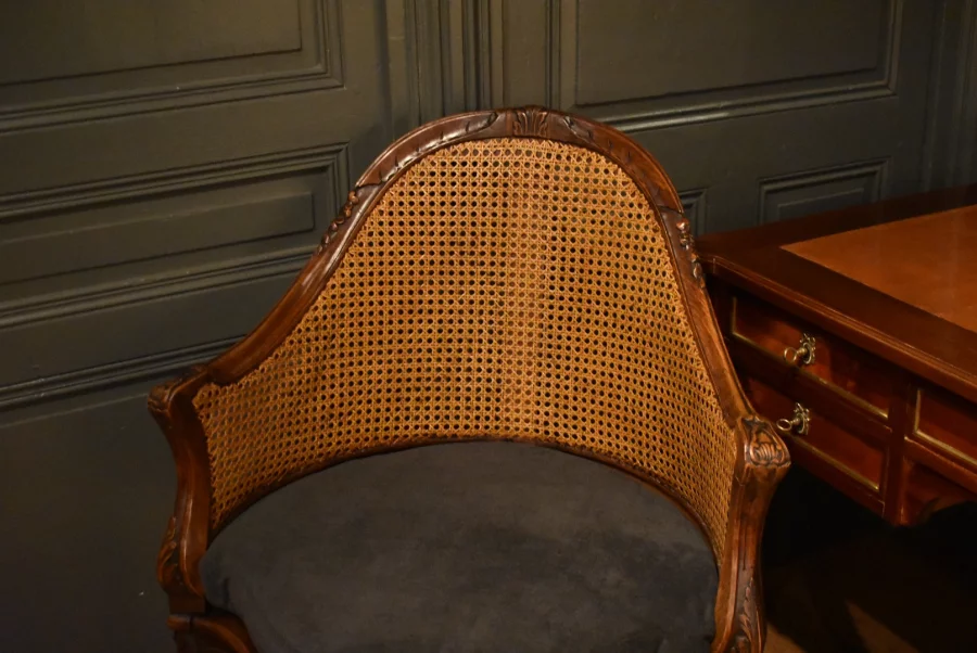 Fauteuil de bureau canné de style Louis XV