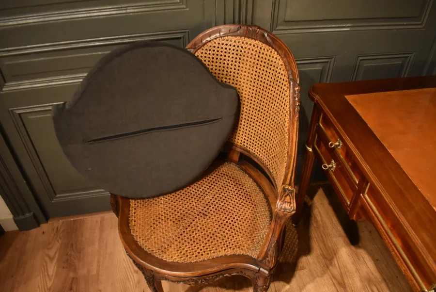 Fauteuil de bureau canné de style Louis XV