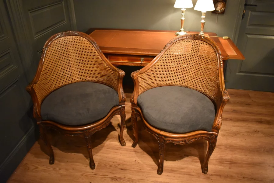 Fauteuil de bureau canné de style Louis XV
