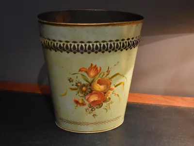 Corbeille à papiers en tôle peinte