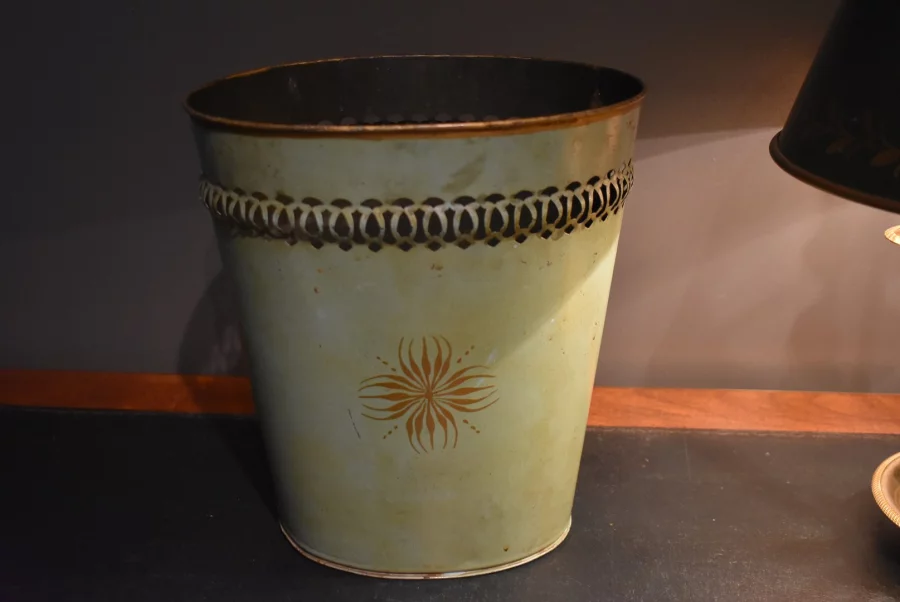 Corbeille à papiers en tôle peinte