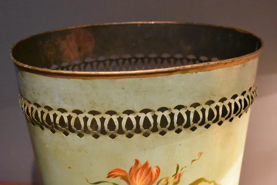 Corbeille à papiers en tôle peinte