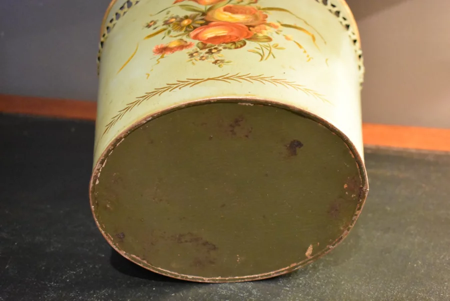 Corbeille à papiers en tôle peinte