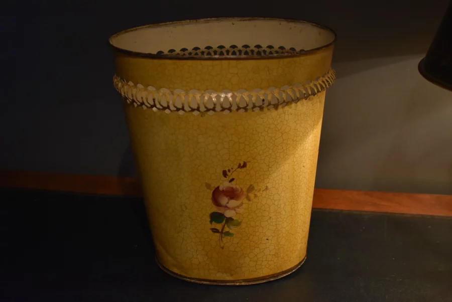 Corbeille à papiers en tôle peinte