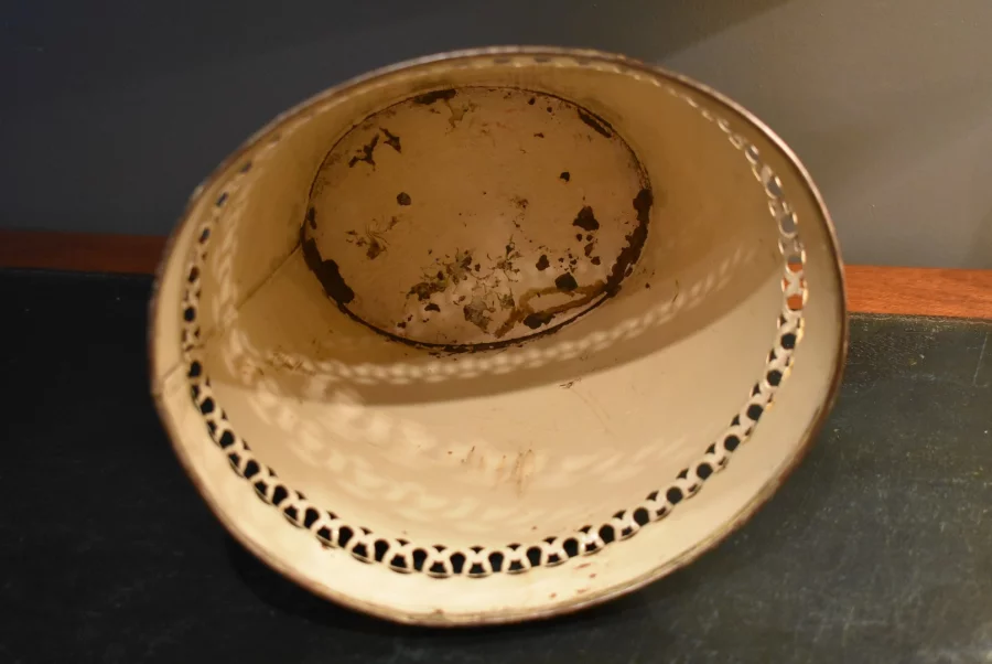 Corbeille à papiers en tôle peinte