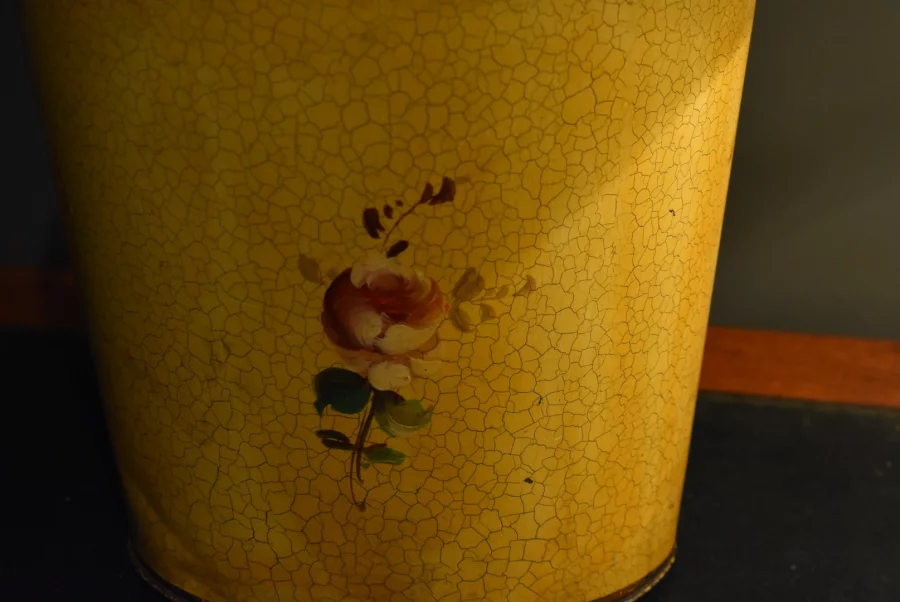 Corbeille à papiers en tôle peinte