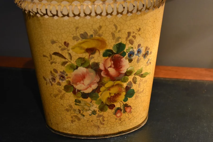 Corbeille à papiers en tôle peinte