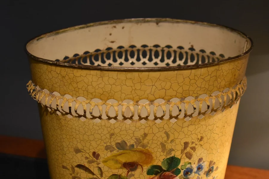 Corbeille à papiers en tôle peinte