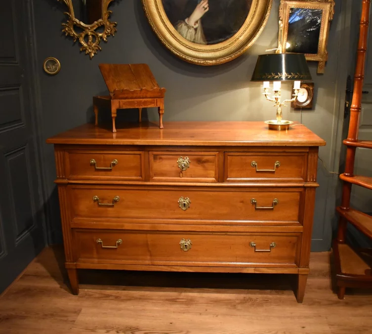 Commode Louis XVI en noyer