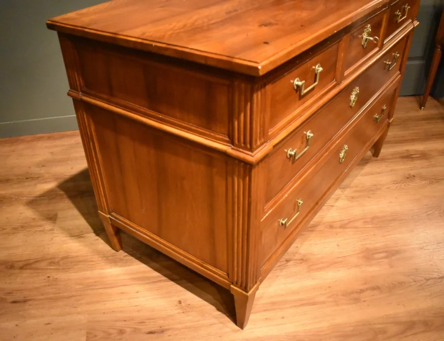 Commode Louis XVI en noyer