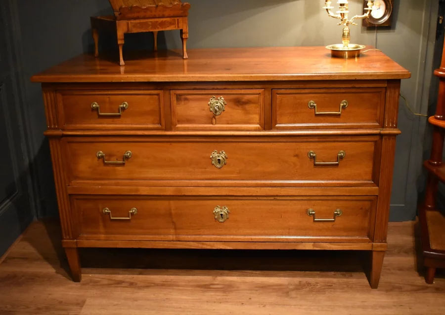 Commode Louis XVI en noyer