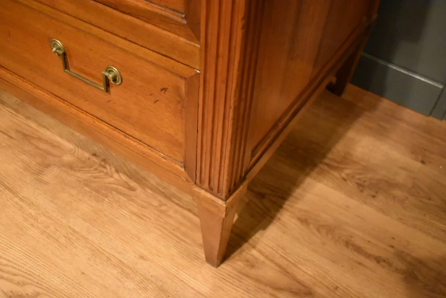 Commode Louis XVI en noyer