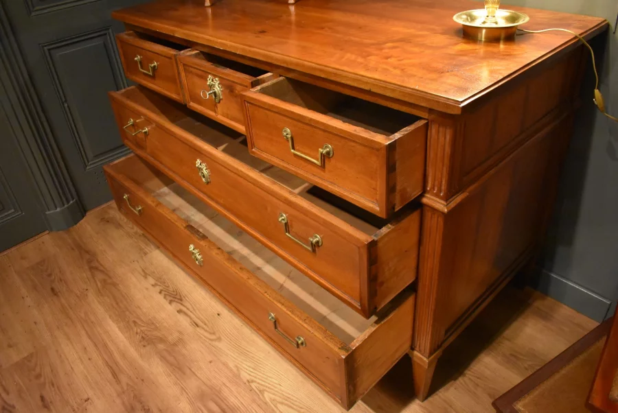 Commode Louis XVI en noyer