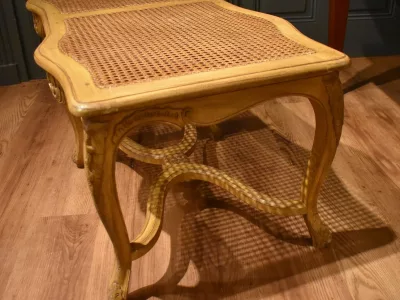 Grande banquette cannée de style Louis XV
