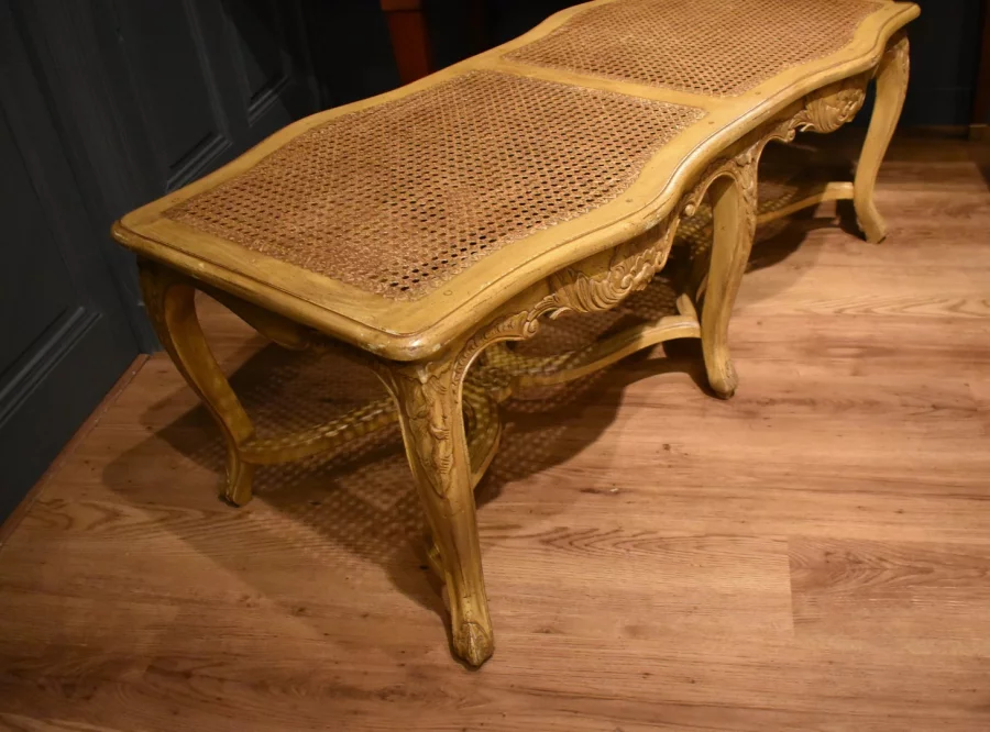 Grande banquette cannée de style Louis XV