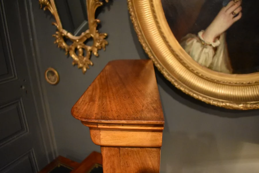 Armoire miniature en  noyer