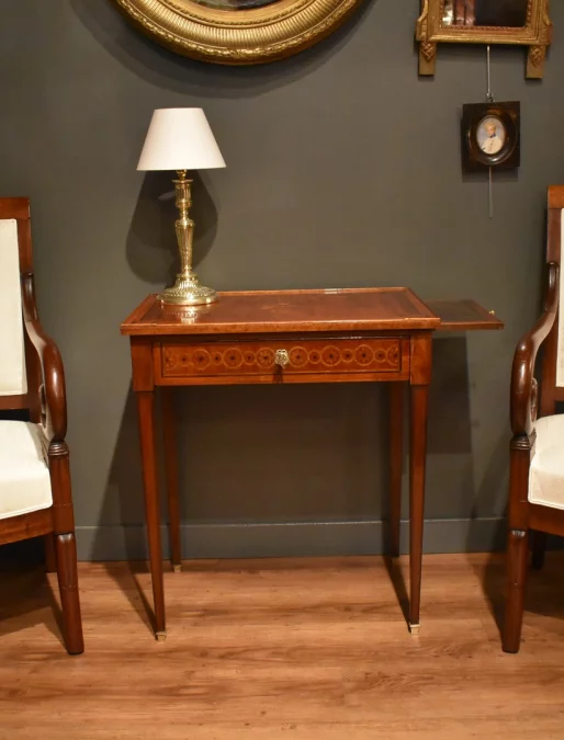 Table à écrire en marqueterie