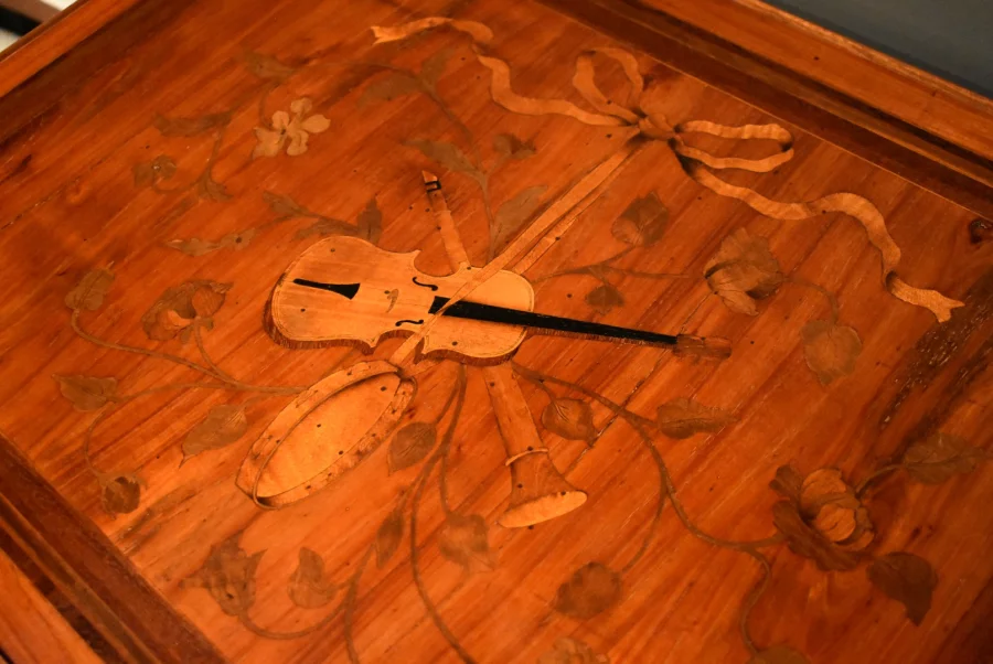 Table à écrire en marqueterie