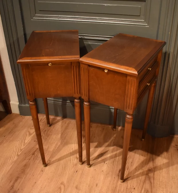 Paire de chevets de style Louis XVI