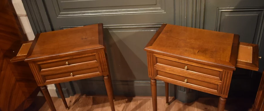 Paire de chevets de style Louis XVI