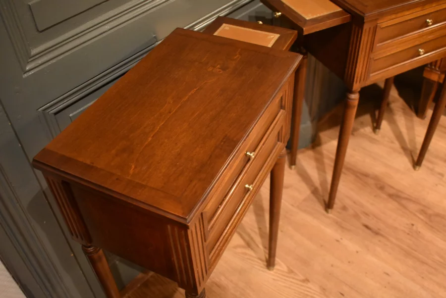 Paire de chevets de style Louis XVI