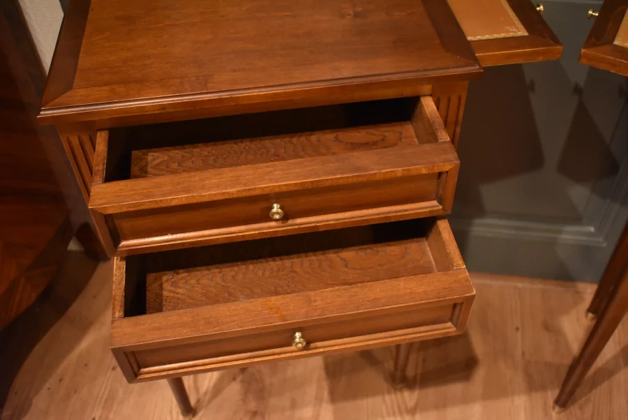 Paire de chevets de style Louis XVI