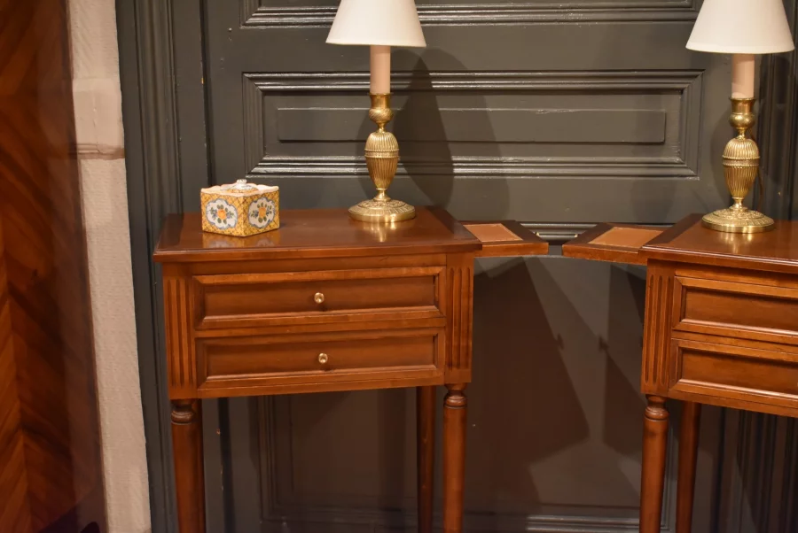 Paire de chevets de style Louis XVI