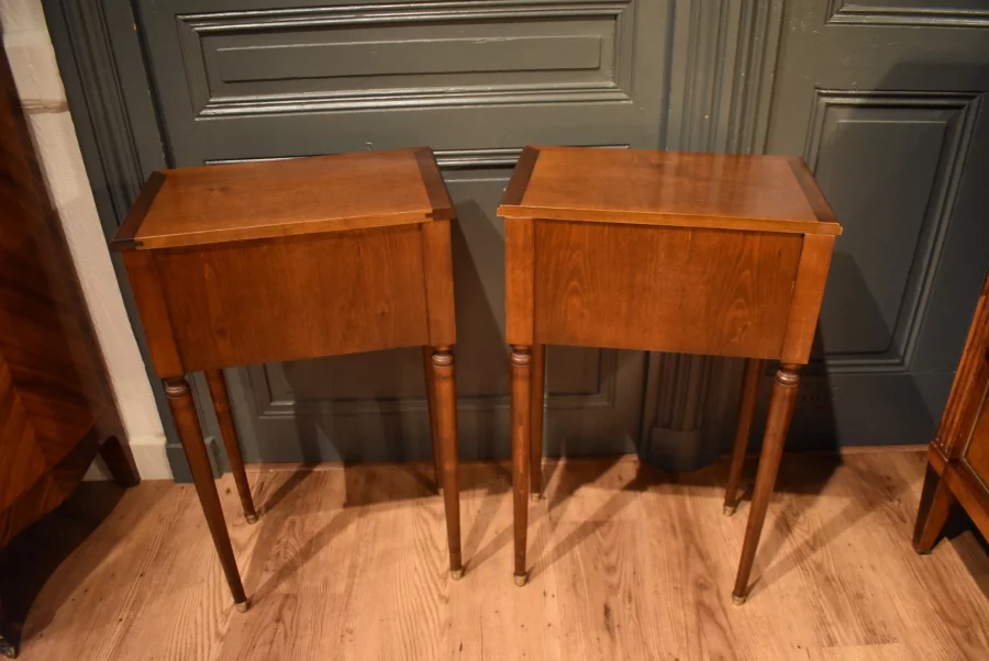 Paire de chevets de style Louis XVI