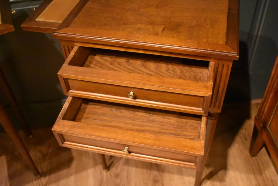 Paire de chevets de style Louis XVI