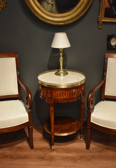 Table ronde en marqueterie de style Louis XVI