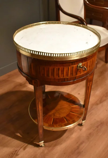 Table ronde en marqueterie de style Louis XVI