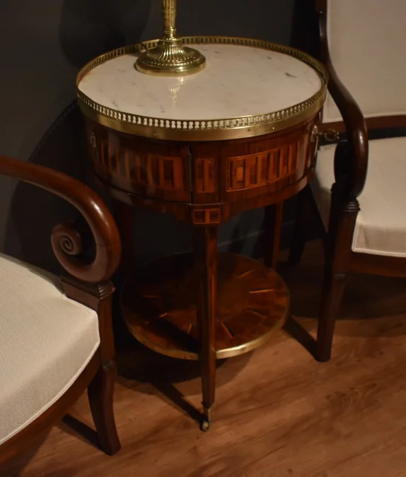 Table ronde en marqueterie de style Louis XVI