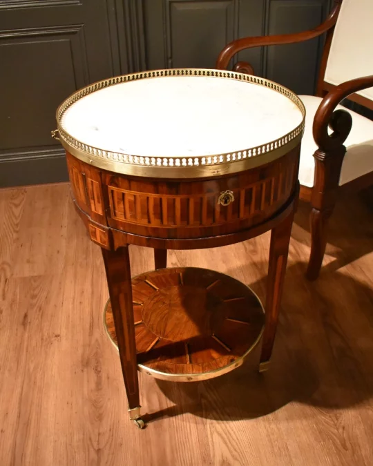 Table ronde en marqueterie de style Louis XVI