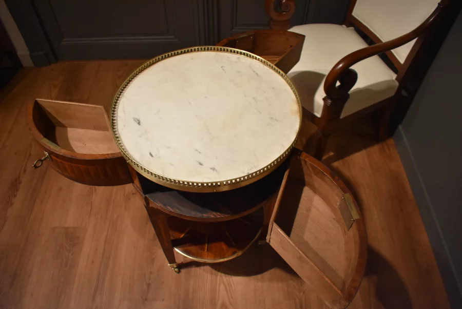 Table ronde en marqueterie de style Louis XVI