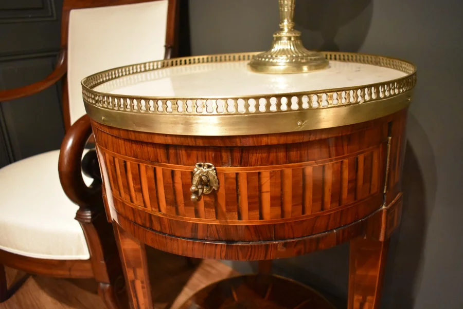 Table ronde en marqueterie de style Louis XVI