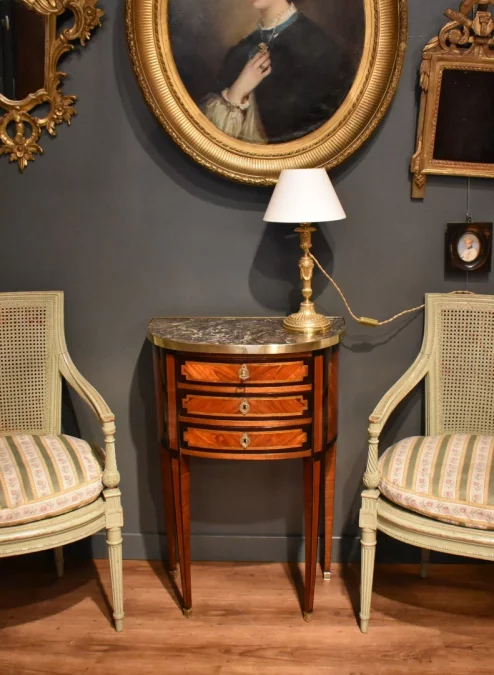 Petite commode Louis XVI estampillée Pierre Antoine VEAUX