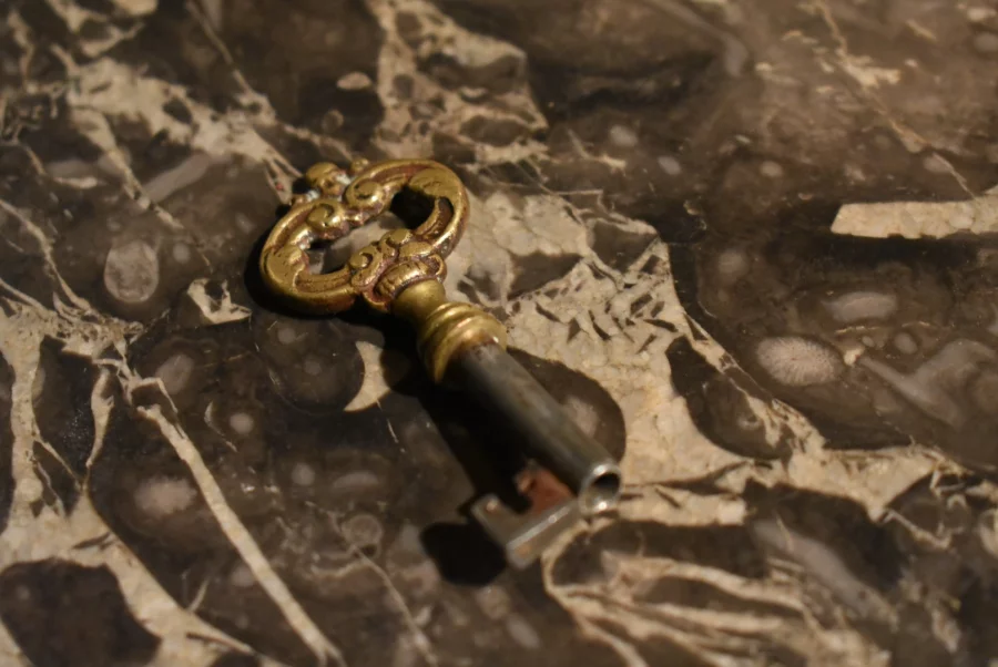 Petite commode Louis XVI estampillée Pierre Antoine VEAUX