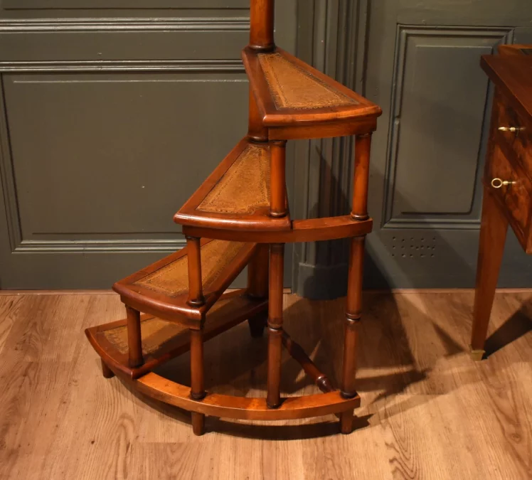 Grand escabeau de bibliothèque