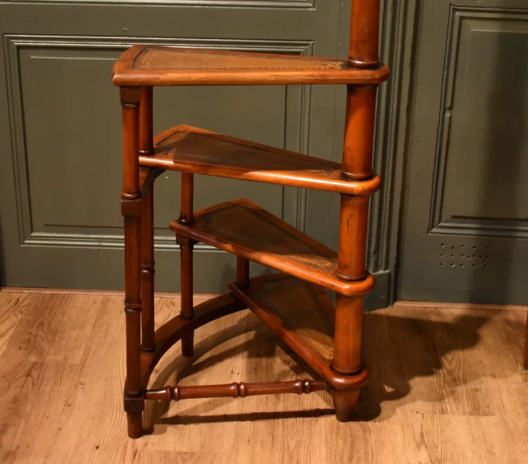 Grand escabeau de bibliothèque