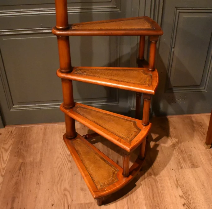 Grand escabeau de bibliothèque