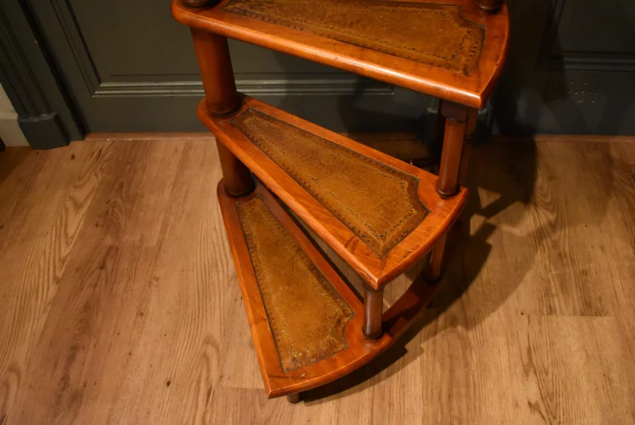 Grand escabeau de bibliothèque