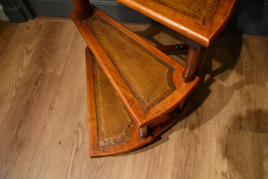 Grand escabeau de bibliothèque