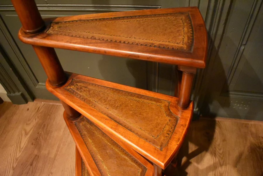 Grand escabeau de bibliothèque